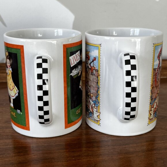2 Mary Engelbreit Mugs "Queen of Everything" & "Lives Get One" Checkered Handles - Picture 10 of 15